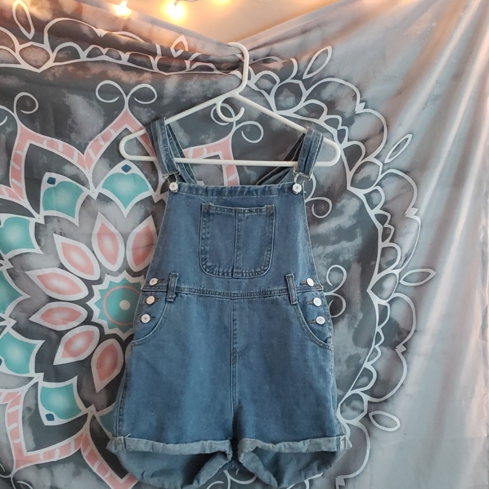 Jean short overalls with white buttons